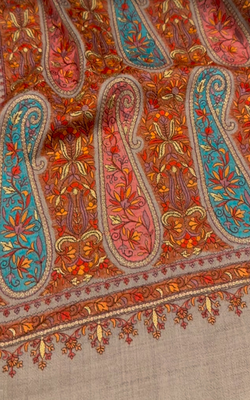 Embroidered Paisley Pashmina [Beige Base]